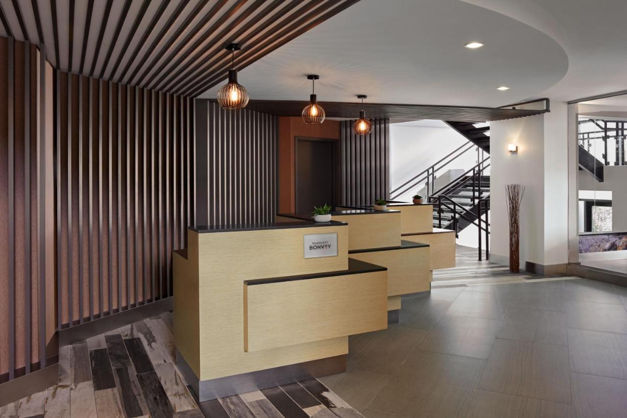 Delta Hotels by Marriott Sherbrooke Conference Centre Buitenkant foto